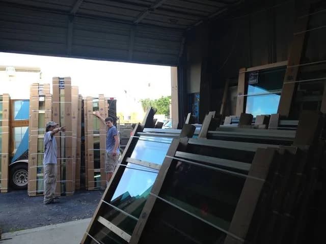 Loading impact glass units for delivery